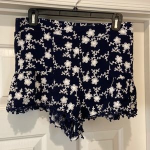 Umgee Size Large Navy and white Flowy shorts $40